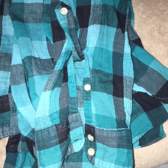 St. John’s bay petite large blue checkered button down 💕 - Picture 5 of 5